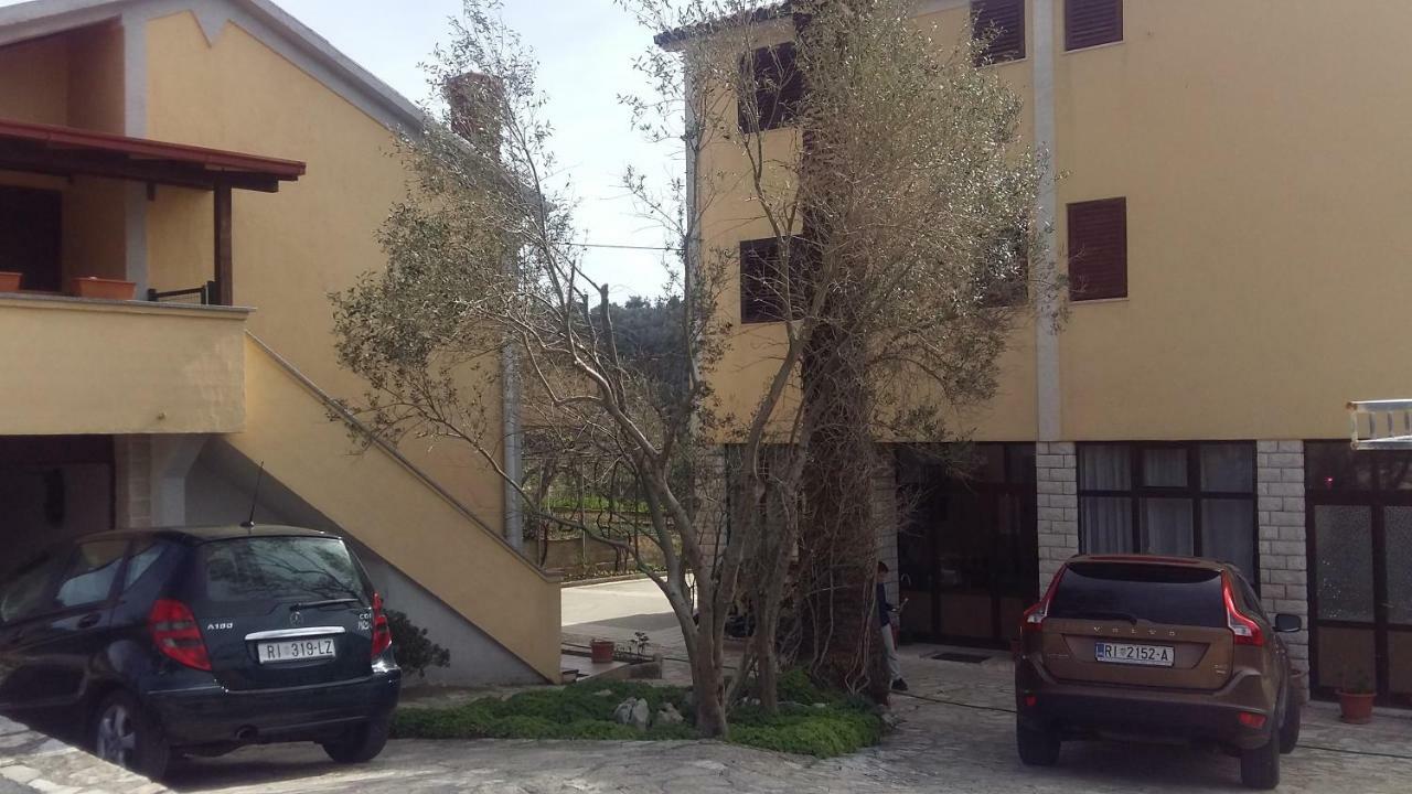 Begovi Dvori Apartamento Rab Town Exterior foto